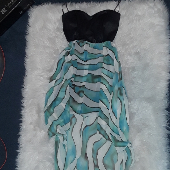 Dress - Picture 2 of 4